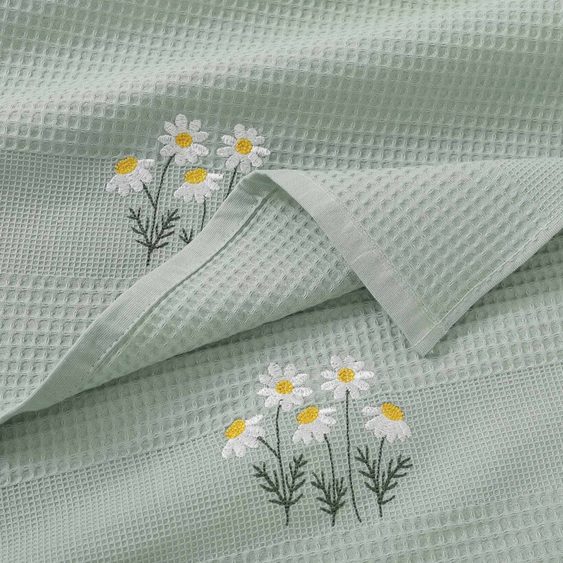 Waffel-Geschirrtuch mit Stickerei - Kamille auf Salbeigrün