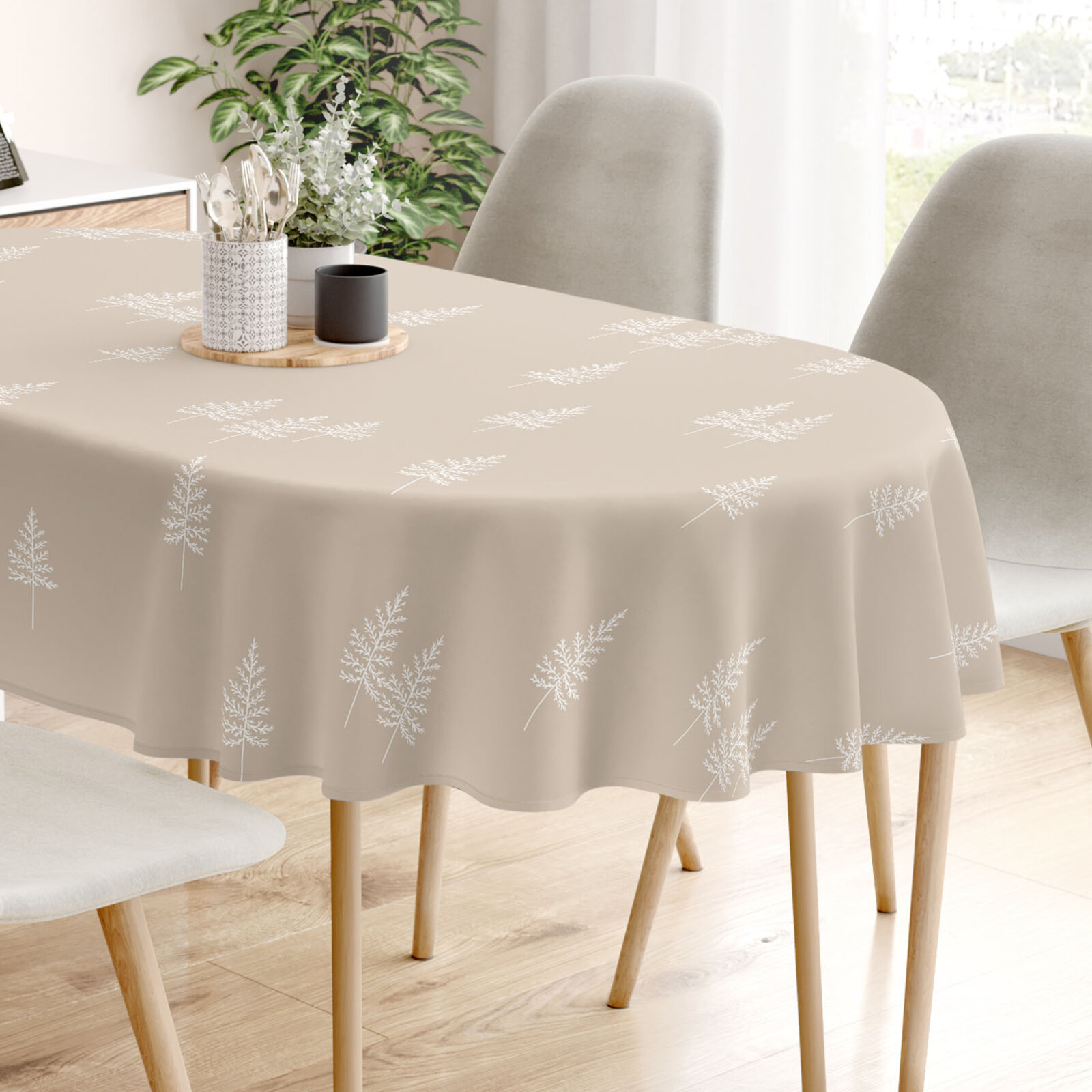 Weihnachtliche ovale Tischdecke aus festem Baumwollköper - Nordische Tannenbäume