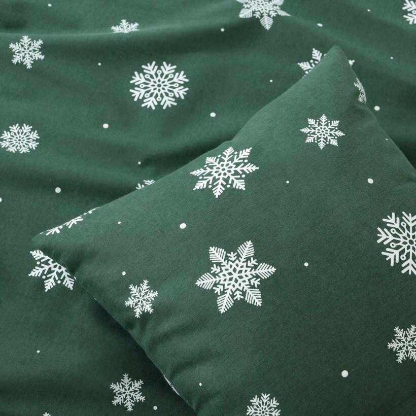 Weihnachtlicher Kissenbezug aus Flanell - Schneeflocken auf Grün