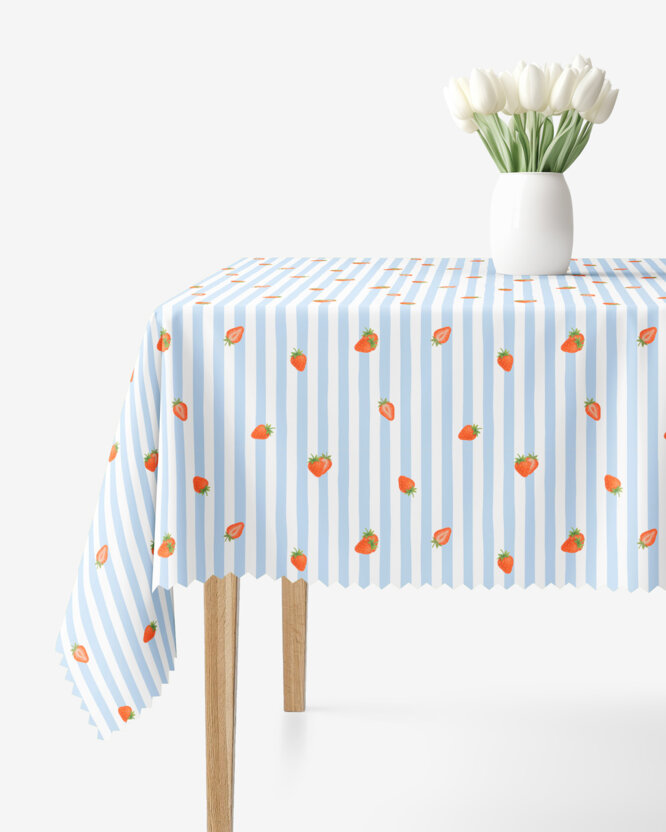 Eckige Tischdecke Teflon - blaue Streifen mit Erdebeeren