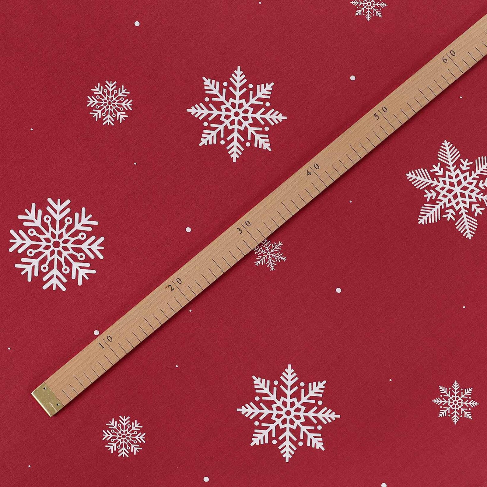 Weihnachtlicher Baumwollstoff - Schneeflocken auf Rot