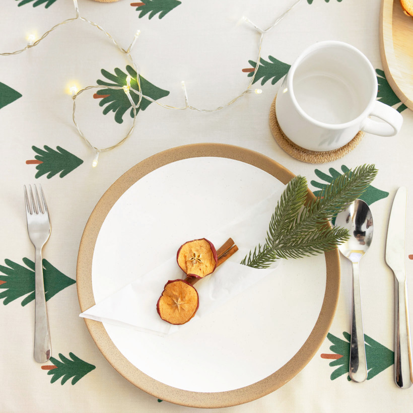 Weihnachtliche eckige Tischdecke 100% Baumwollköper - Bäumchen auf natur