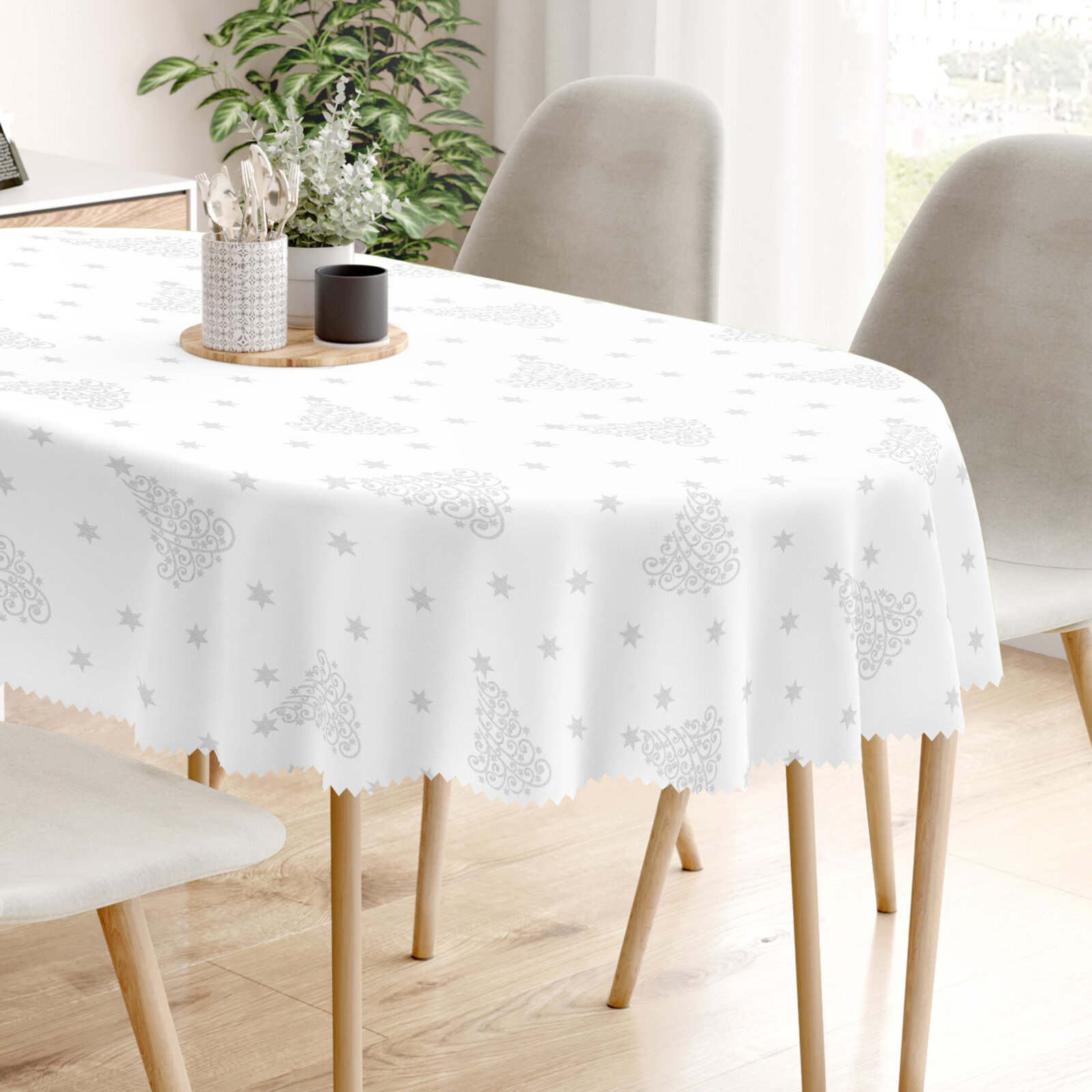 Ovale Weihnachts Teflon-Tischdecke - Silberne Tannenbäume und Sterne