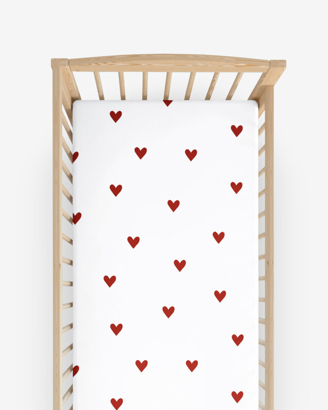 Spannbetttuch aus Baumwolle für Babybetten - Rote Herzchen auf Weiß