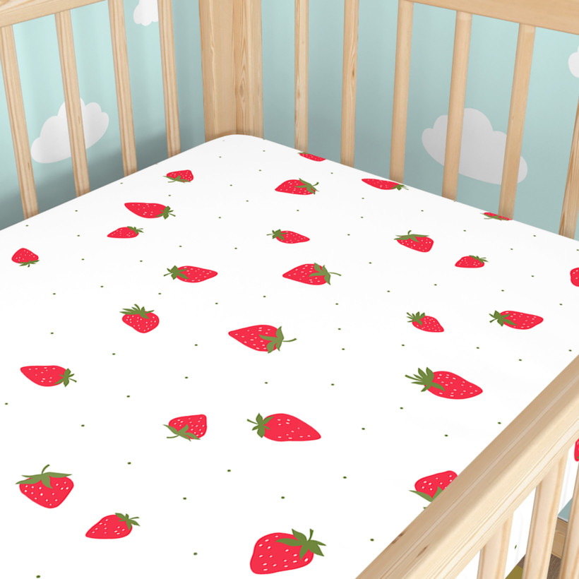 Spannbetttuch aus Baumwolle für Babybetten - frische Erdbeeren