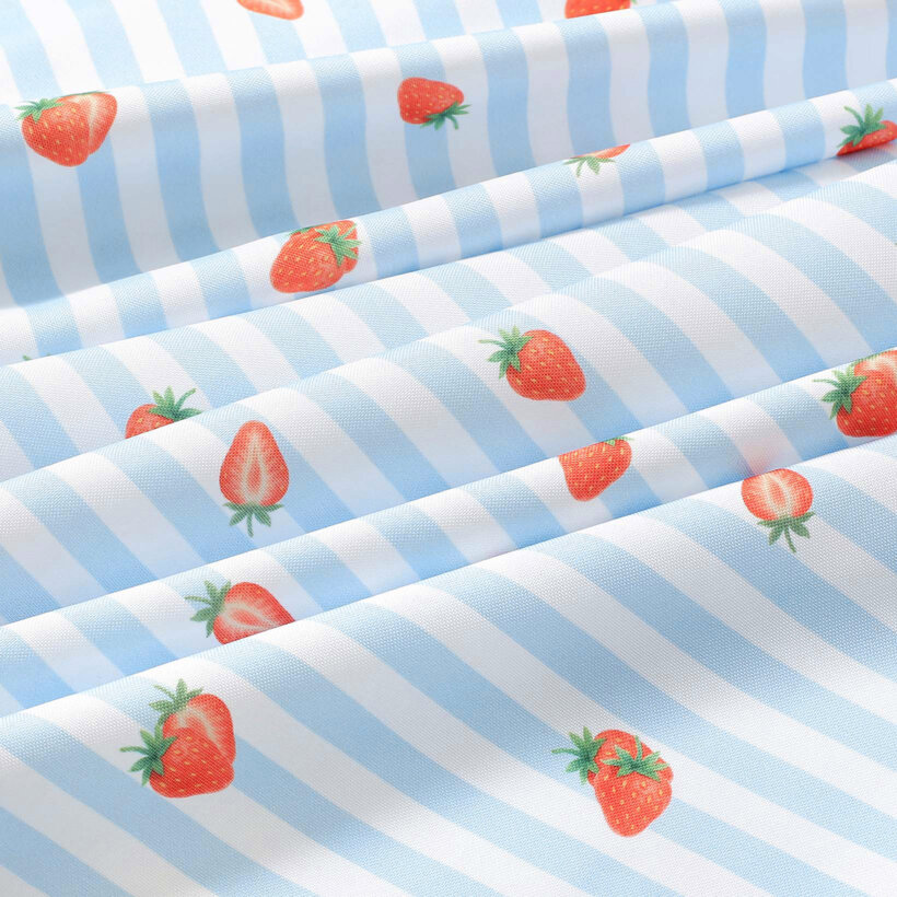 Eckige Tischdecke Teflon - blaue Streifen mit Erdebeeren