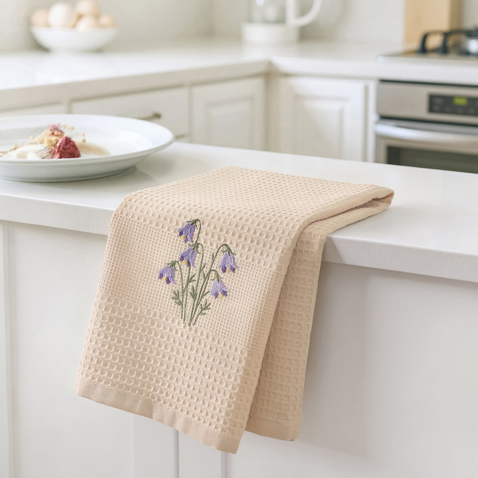 Waffel-Geschirrtuch mit Stickerei - Glockenblumen auf Beige