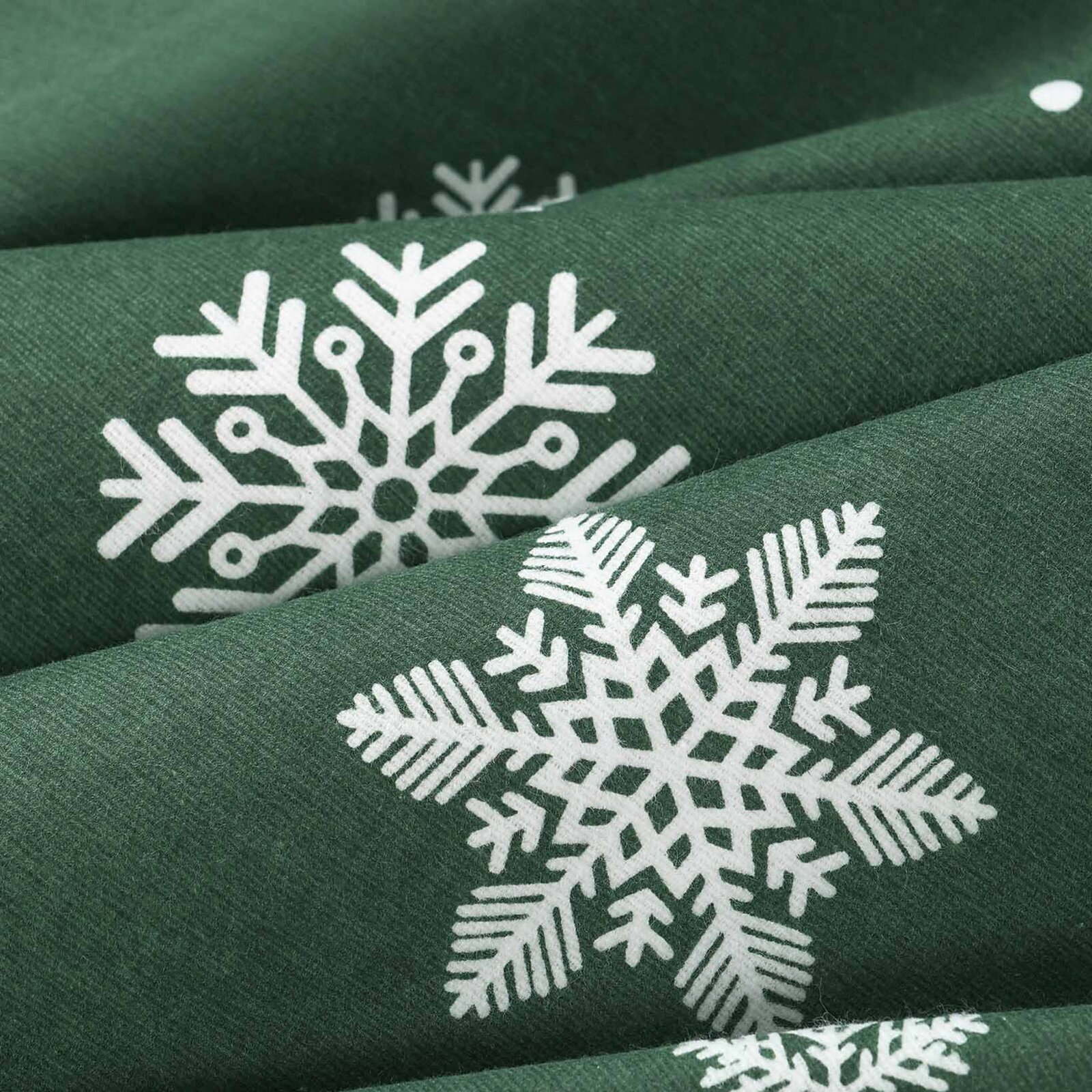 Weihnachtlicher Flanellstoff - Schneeflocken auf Grün