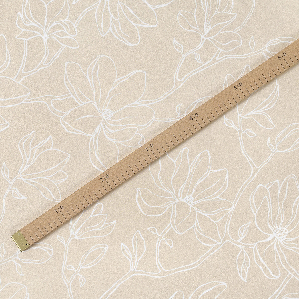 Mako-Satin - Lilien auf Goldbeige