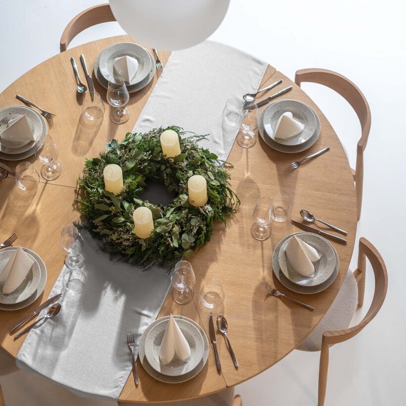 Exklusiver Weihnachts-Tischläufer - silberfarben mit Glitzereffekt