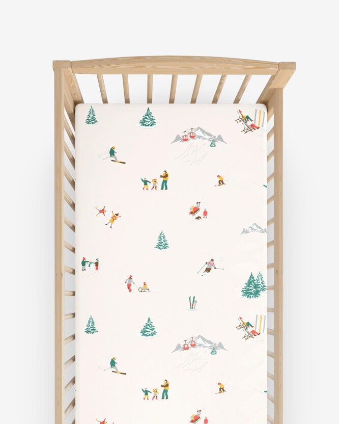 Weihnachtliches Spannbetttuch aus Baumwolle für Babybetten - Winterfreuden