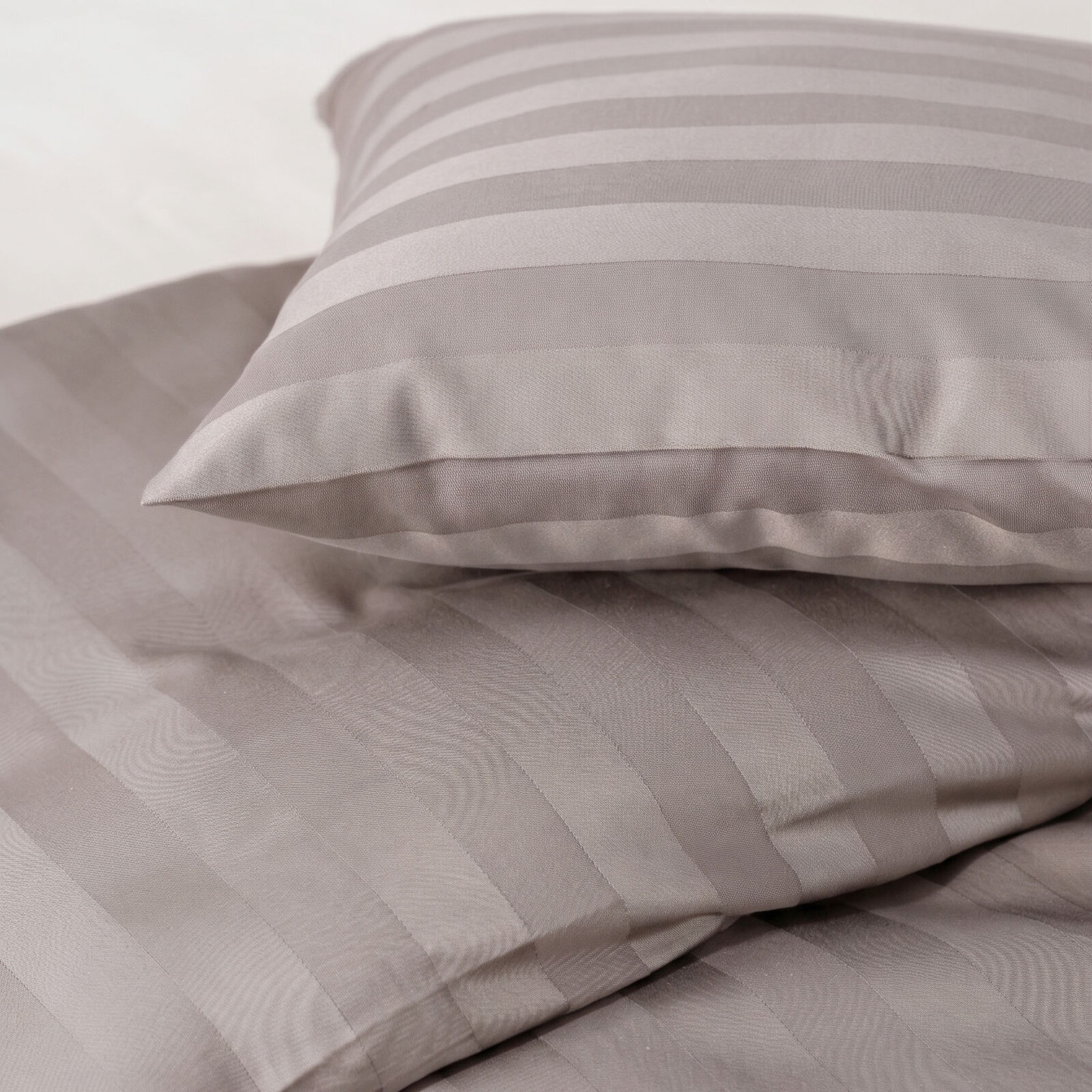 Damast-Bettwäsche - graubraun Streifen mit Satin-Glanz
