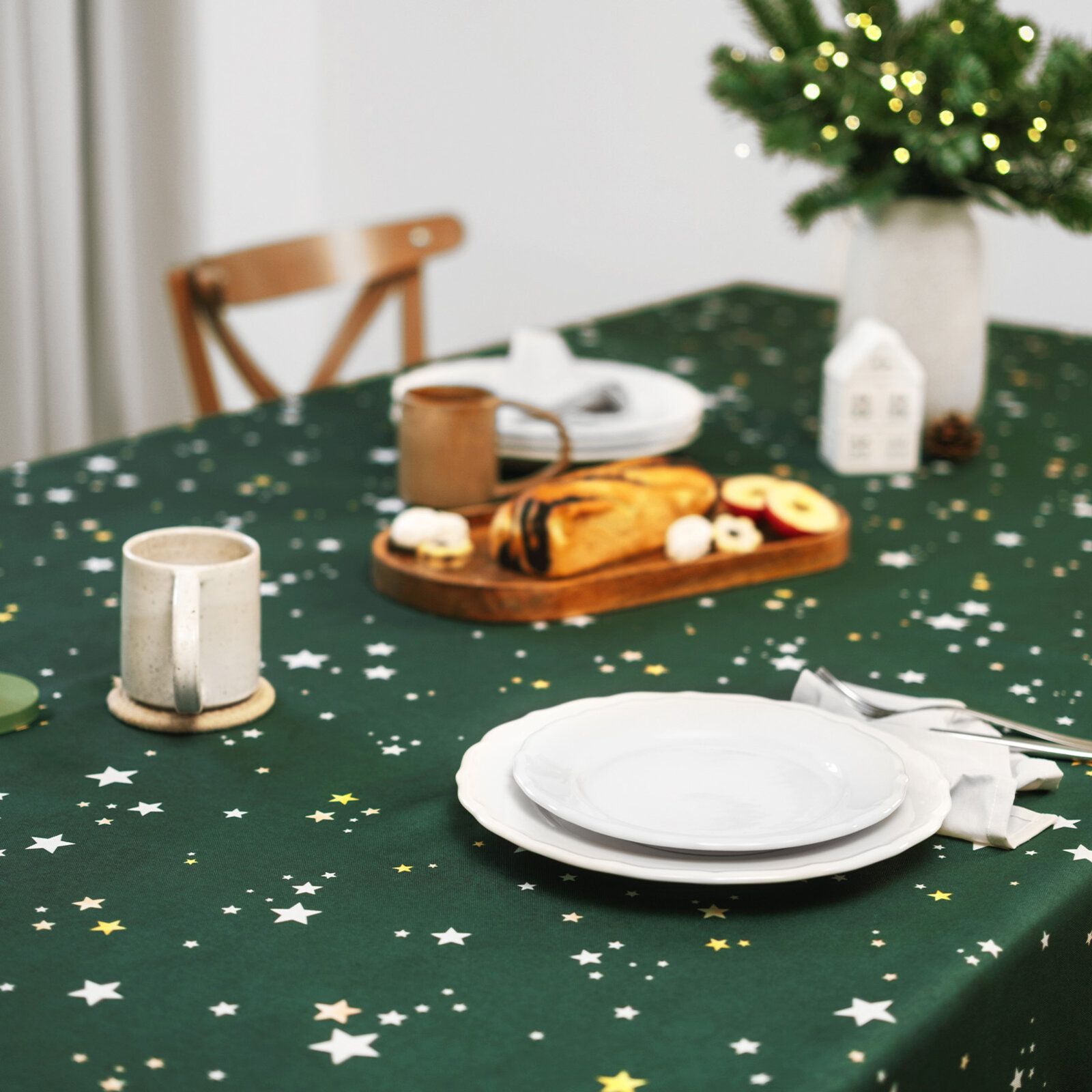 Eckige weihnachtliche Teflon-Tischdecke - Sterne auf Grün