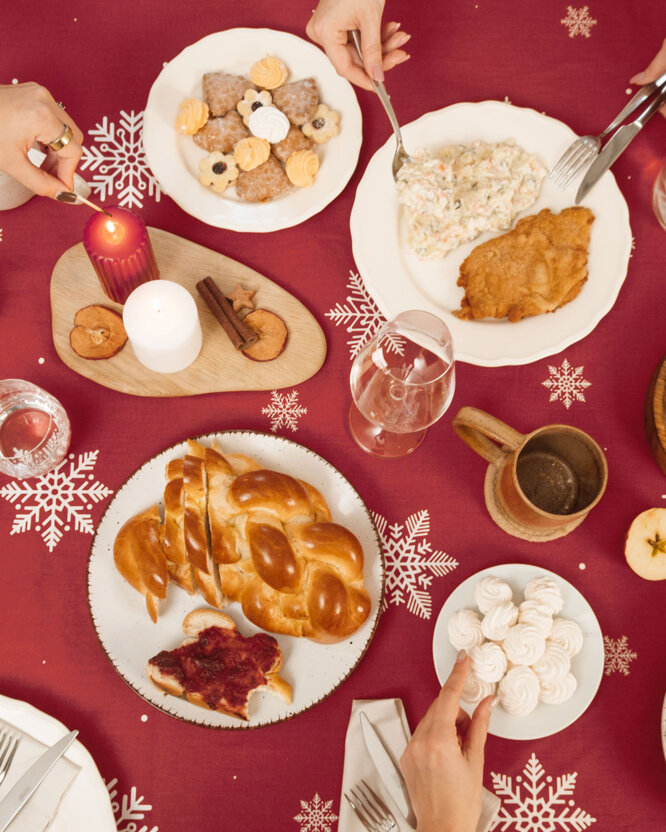 Eckige weihnachtliche Tischdecke 100% Baumwolle - Schneeflocken auf Rot