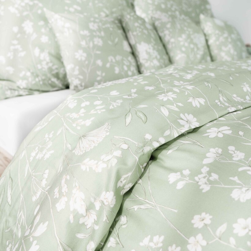 Bettwäsche aus Mako-Satin - Wiesenblumen auf Salbeigrün