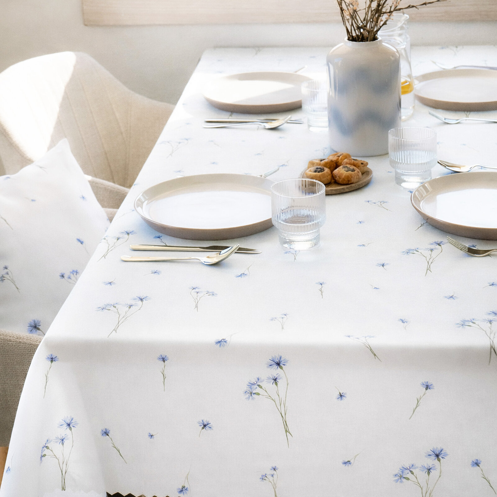 Eckige Teflon-Tischdecke - Blaue Kornblumen