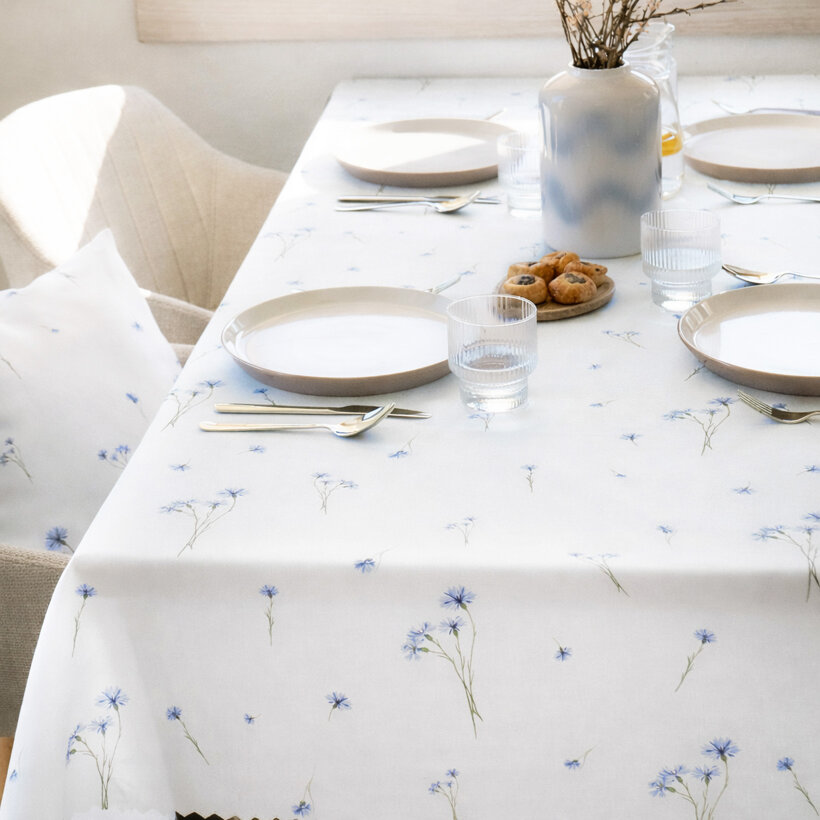 Eckige Teflon-Tischdecke - Blaue Kornblumen