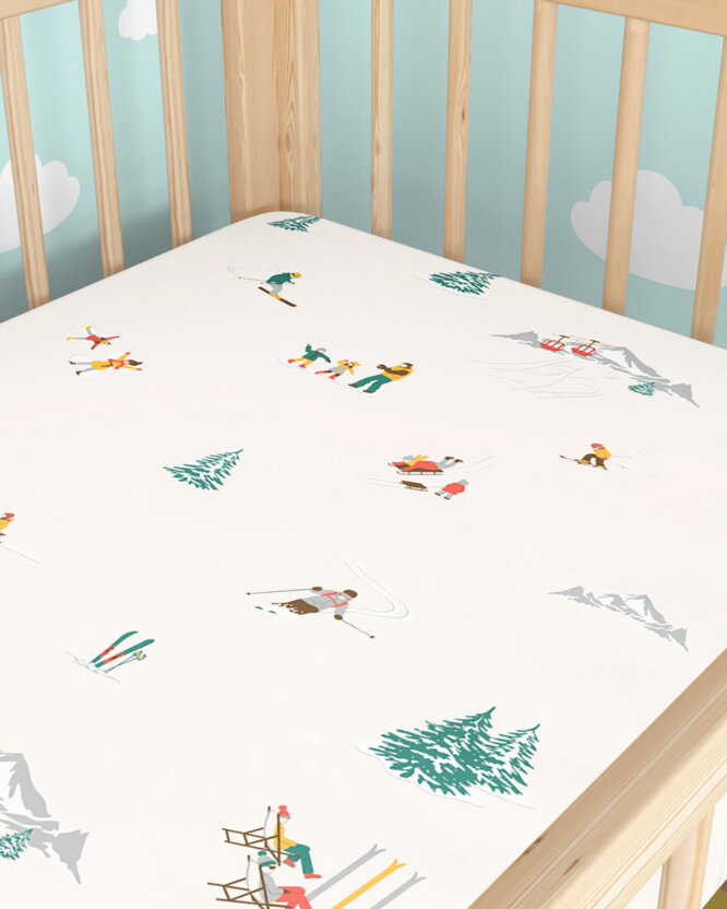 Weihnachtliches Spannbetttuch aus Baumwolle für Babybetten - Winterfreuden