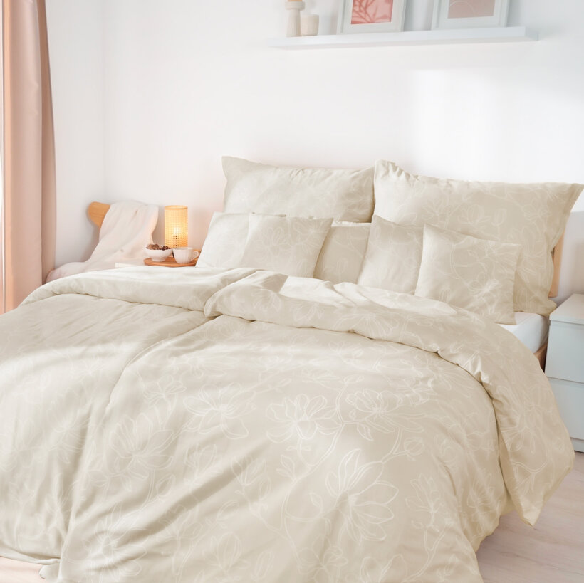 Bettwäsche aus Mako-Satin - Lilien auf Goldbeige