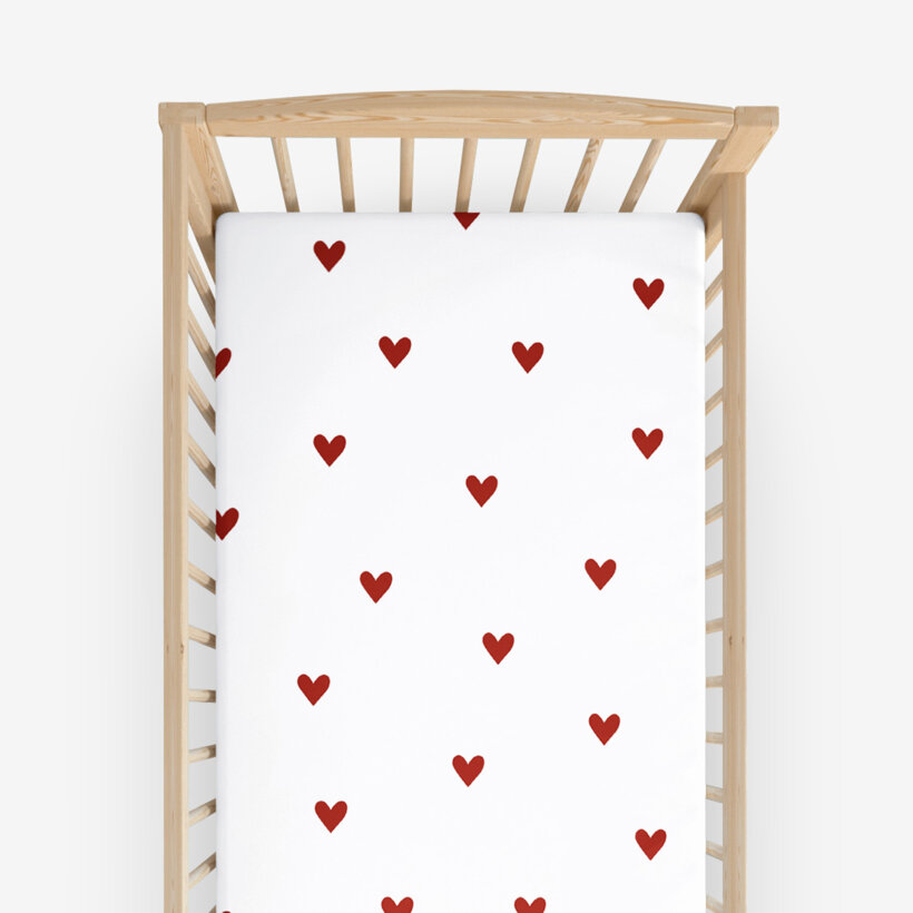 Spannbetttuch aus Baumwolle für Babybetten - Rote Herzchen auf Weiß