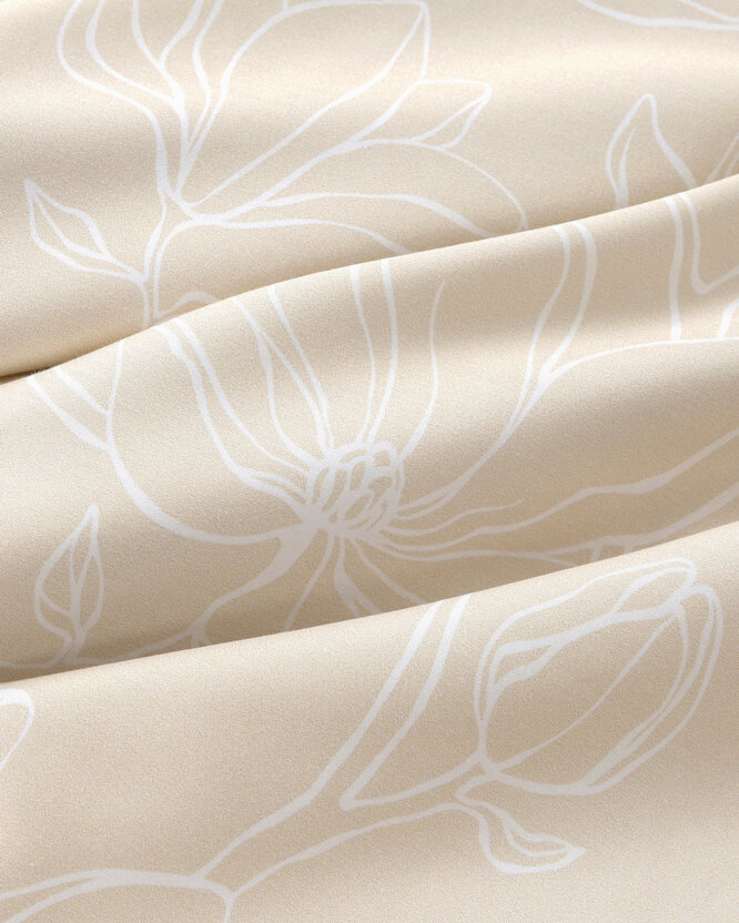 Mako-Satin - Lilien auf Goldbeige