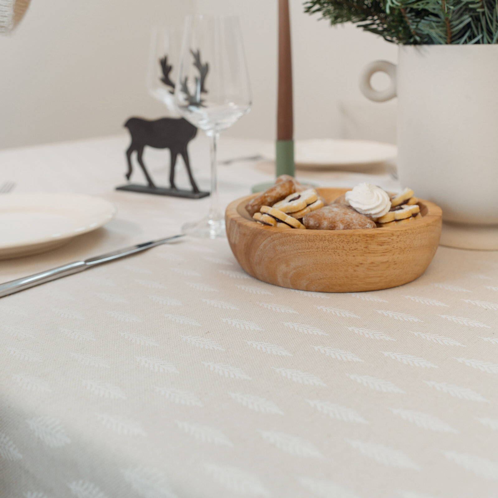 Weihnachtliche eckige Tischdecke Natura - Ästchen auf natürlicher