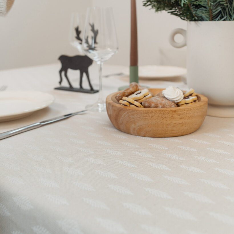 Weihnachtliche eckige Tischdecke Natura - Ästchen auf natürlicher