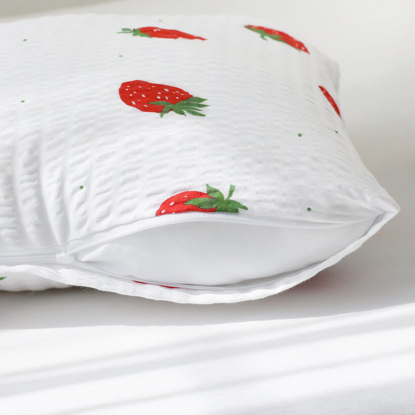 Seersucker-Kissenbezug - frische Erdbeeren