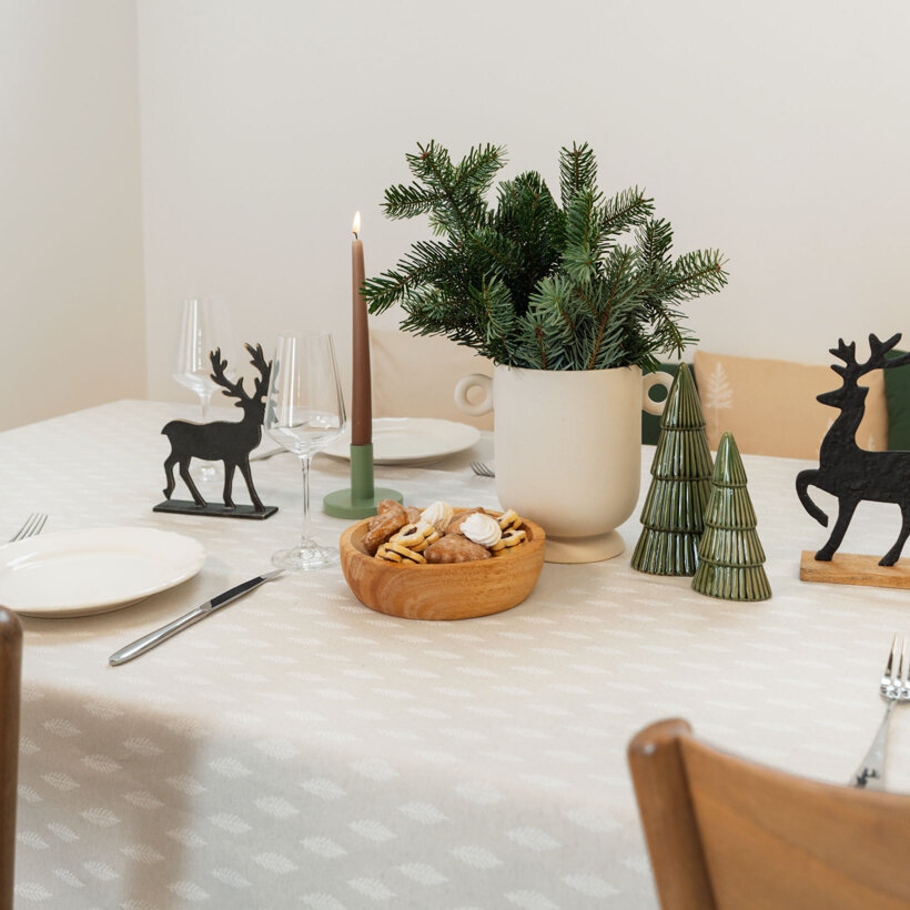 Weihnachtliche eckige Tischdecke Natura - Ästchen auf natürlicher