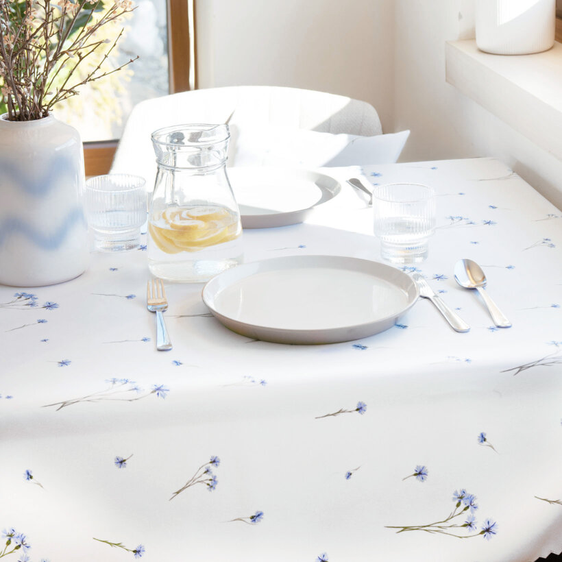 Eckige Teflon-Tischdecke - Blaue Kornblumen