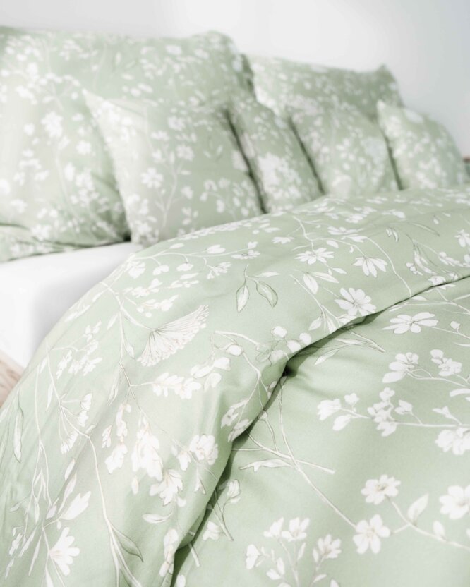 Bettwäsche aus Mako-Satin - Wiesenblumen auf Salbeigrün