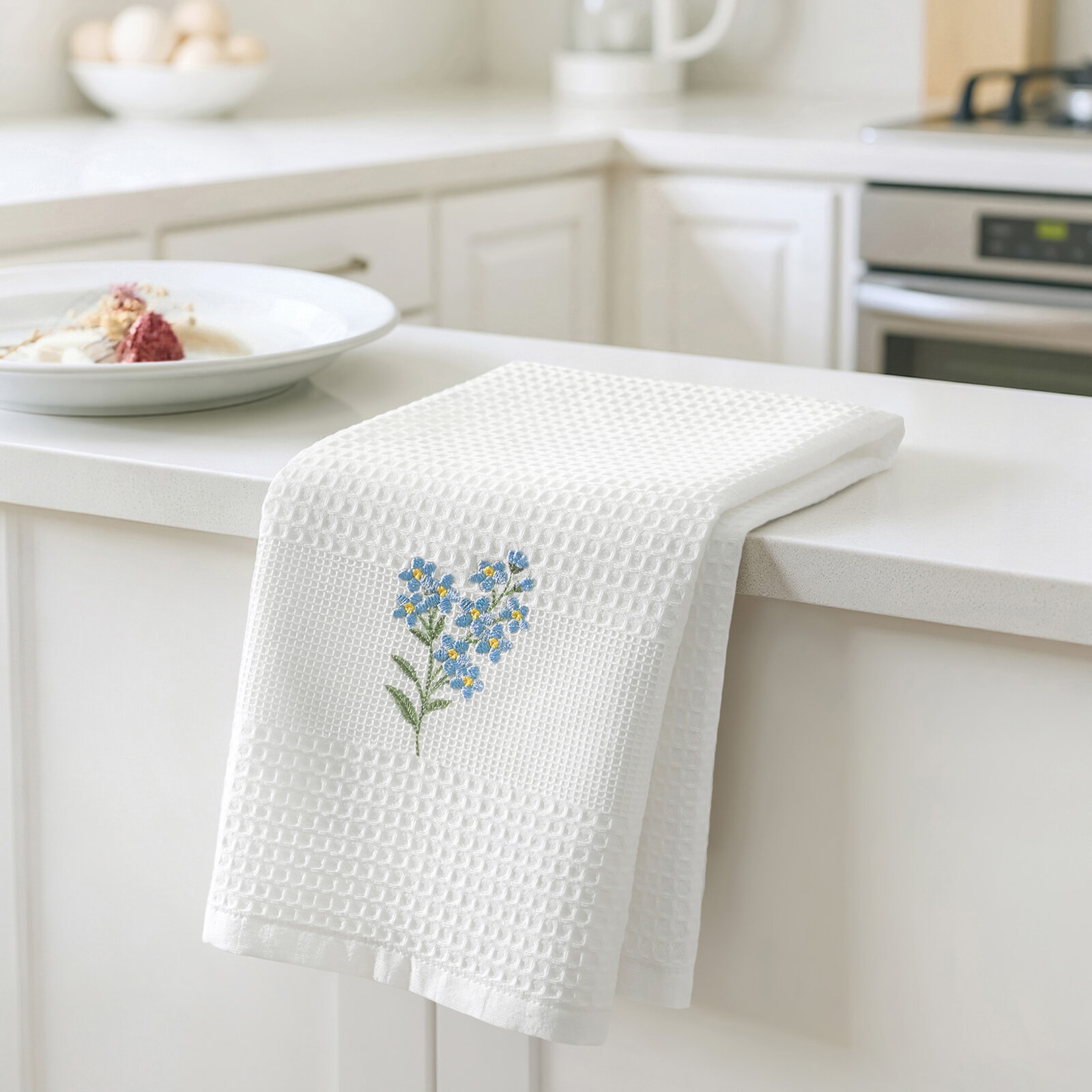 Waffel-Geschirrtuch mit Stickerei - Vergissmeinnicht auf Weiß