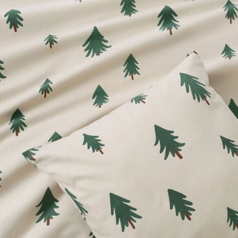 Weihnachtlicher Kissenbezug aus Flanell - Bäumchen auf natur