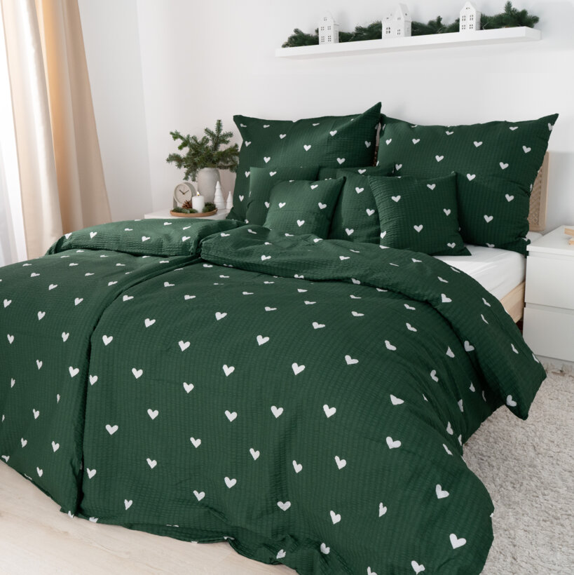 Weihnachtlich Seersucker Bettwäsche - Herzchen auf Dunkelgrün