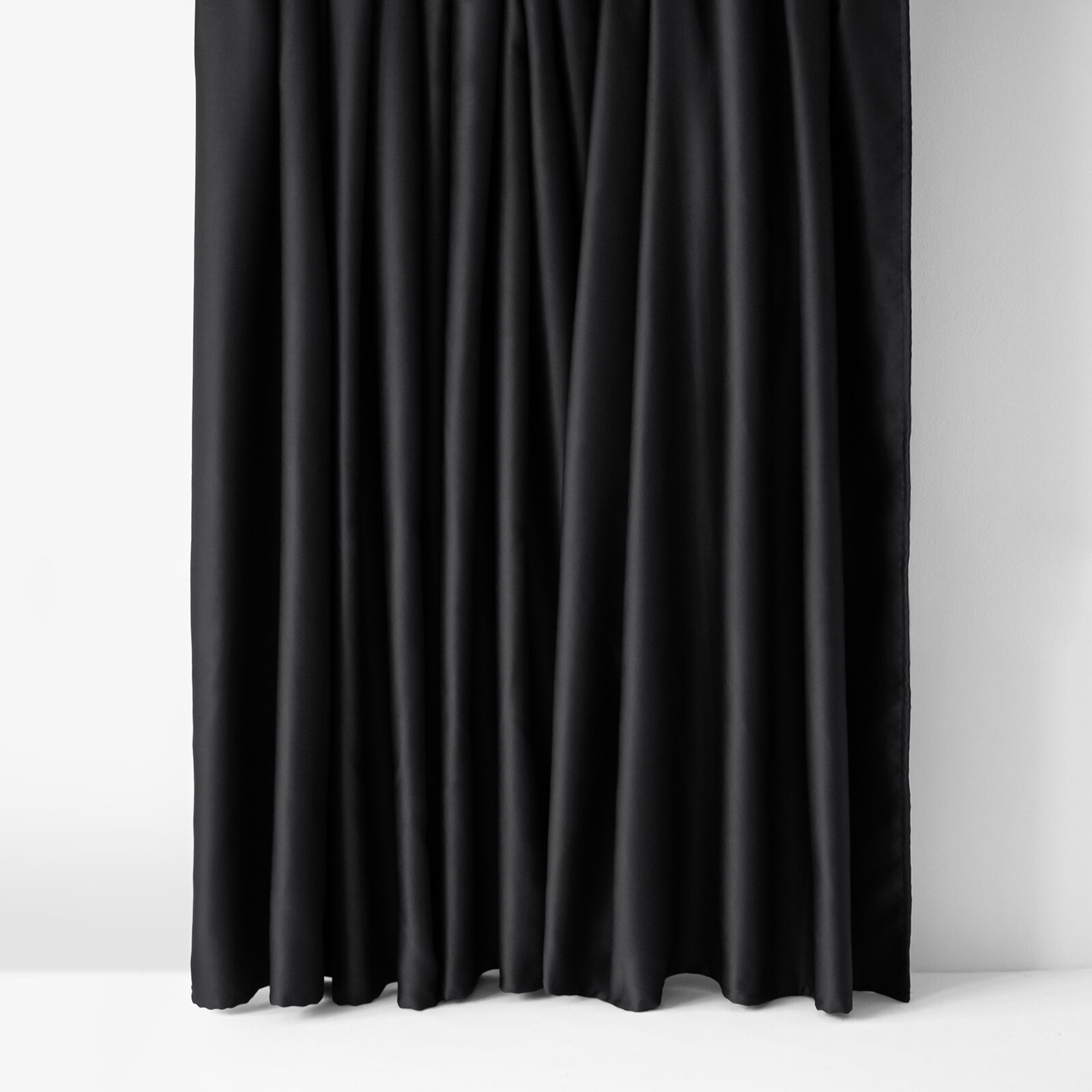 Blackout Verdunkelungsvorhang mit Satin-Glanz - schwarz