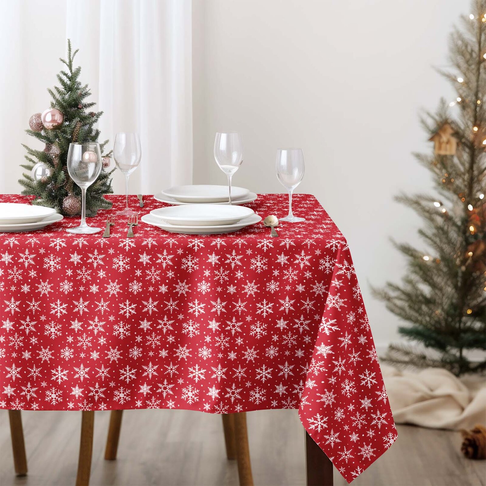 Weihnachtliche eckige Tischdecke Valencia - Weiße Flocken auf Rot