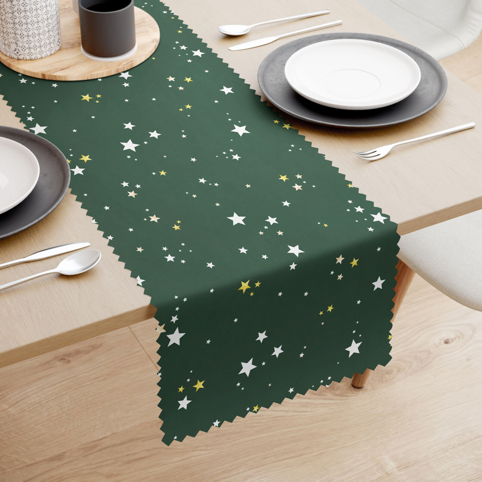 Weihnachtlicher Teflon-Tischläufer - Sterne auf Grün