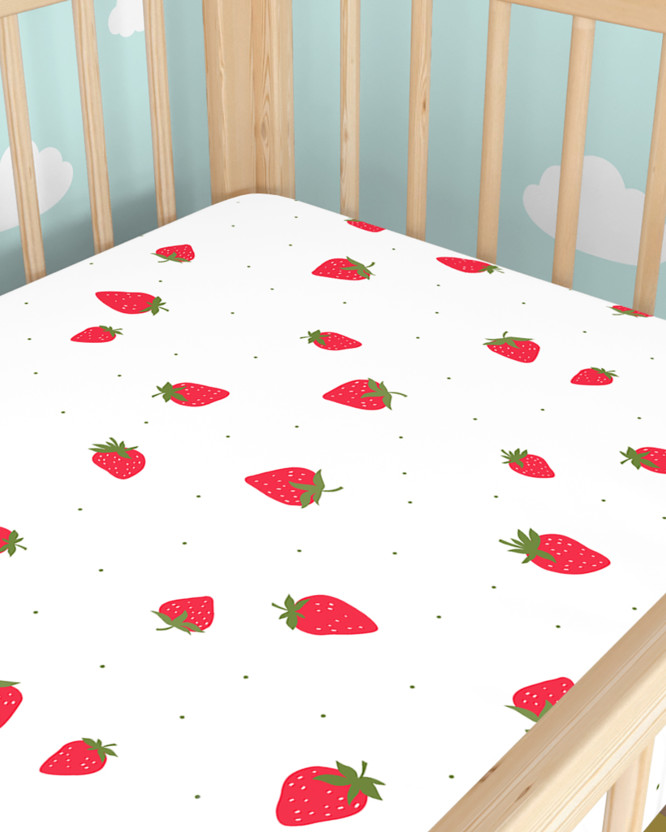 Spannbetttuch aus Baumwolle für Babybetten - frische Erdbeeren