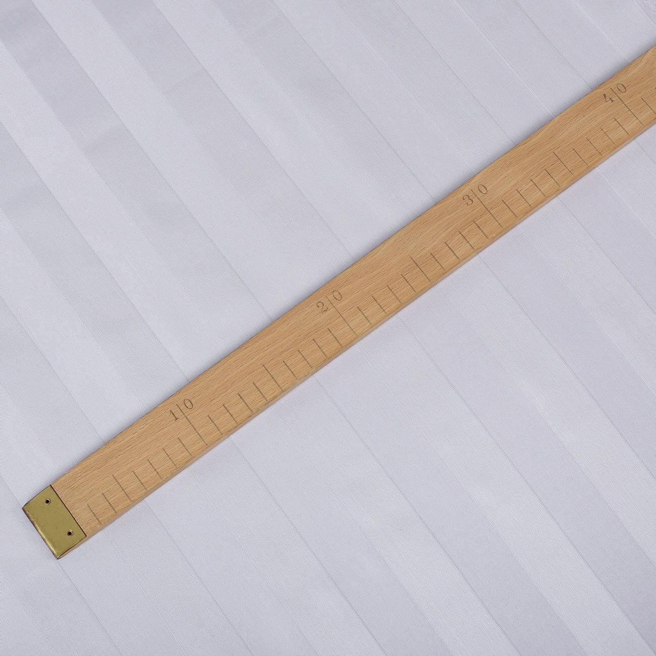 Damast - hellgraue Streifen mit Satin-Glanz