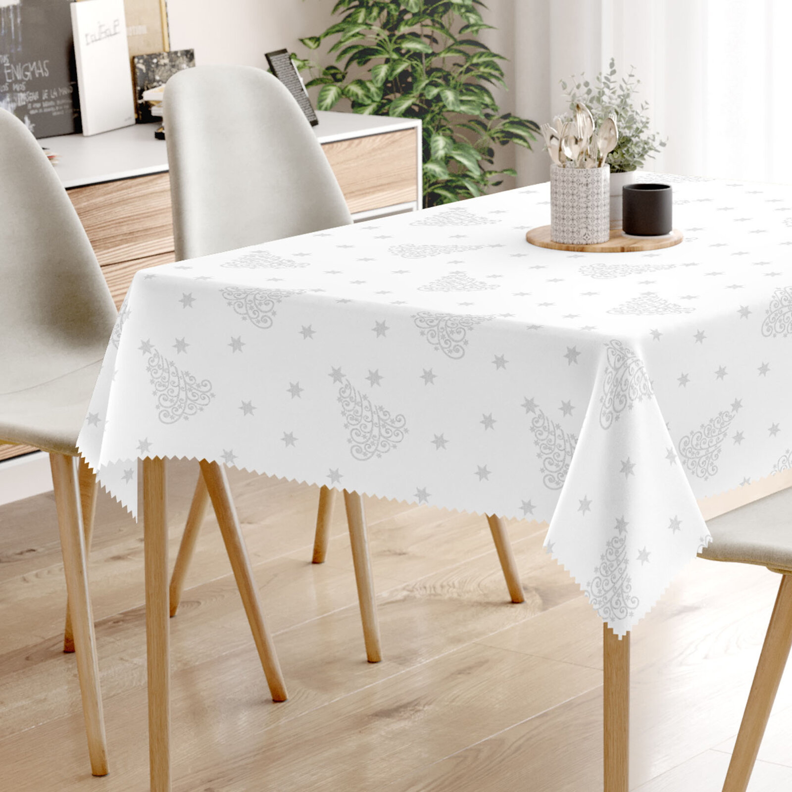 Weihnachtliche eckige Teflon-Tischdecke - Silberne Tannenbäume und Sterne
