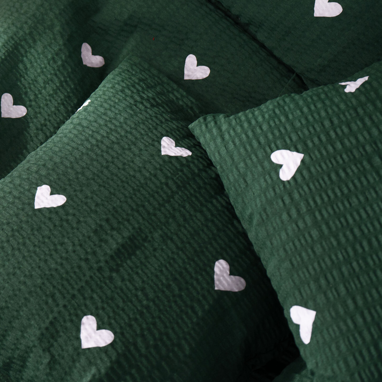 Weihnachtlich Seersucker Bettwäsche - Herzchen auf Dunkelgrün