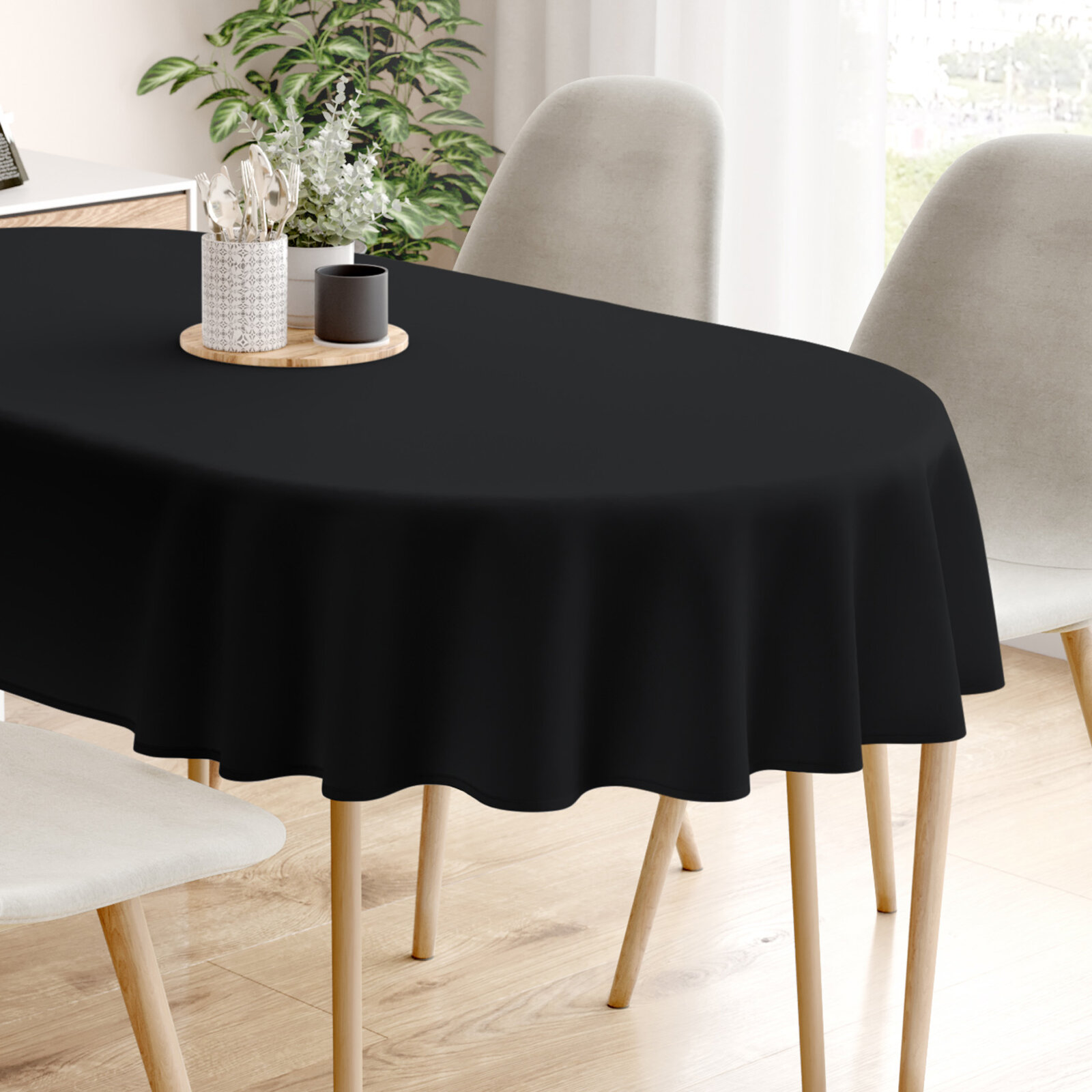 Ovale Tischdecke aus 100% Baumwolle - schwarz