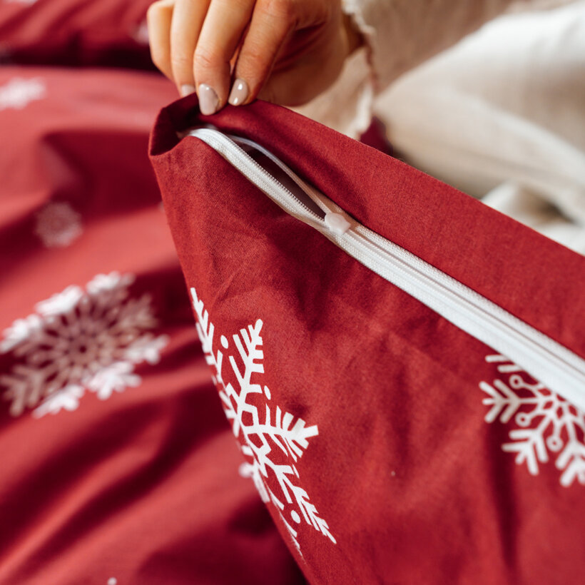 Weihnachtlich Bettwäsche aus Baumwolle - Schneeflocken auf Rot