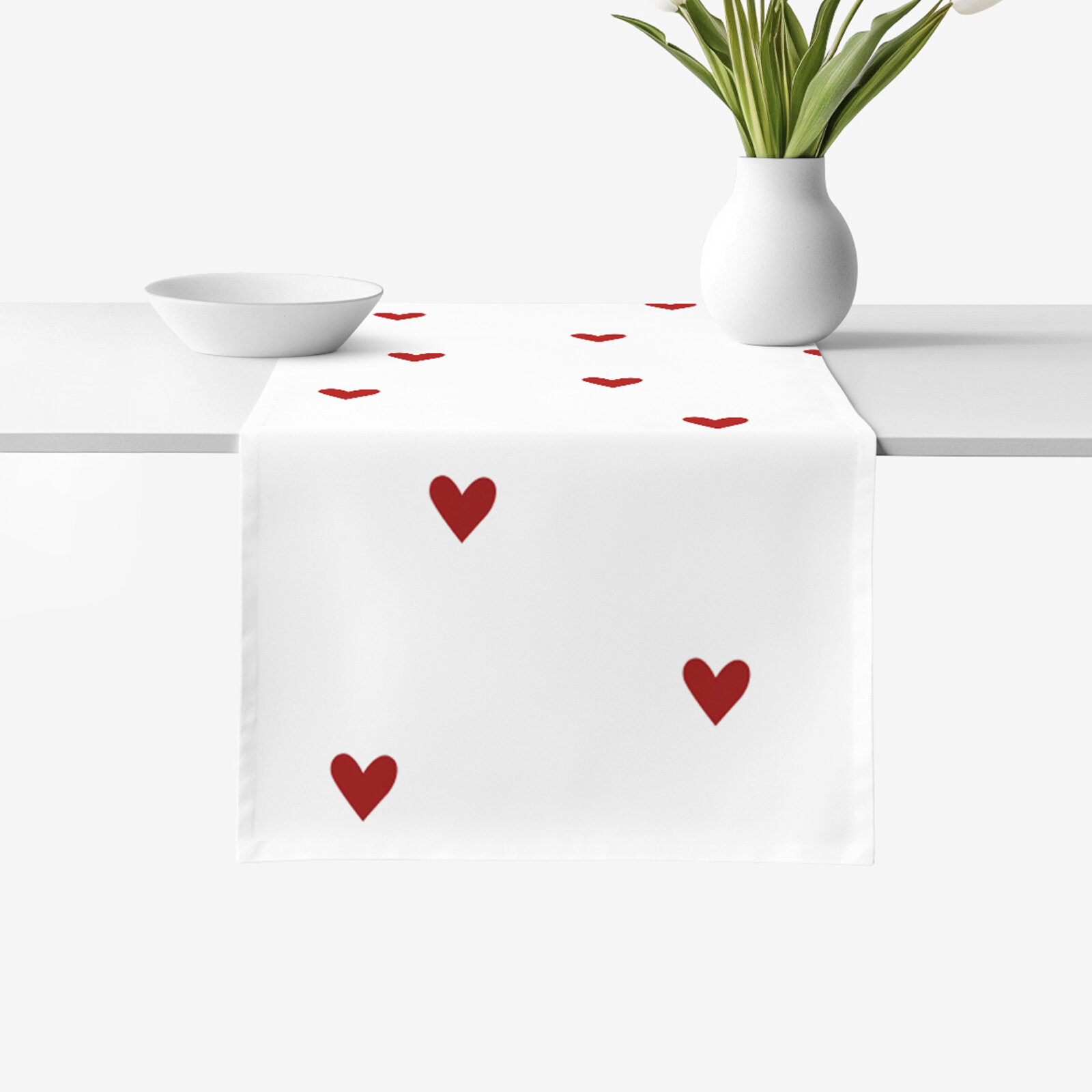 Tischläufer aus 100% Baumwolle - Rote Herzchen auf Weiß