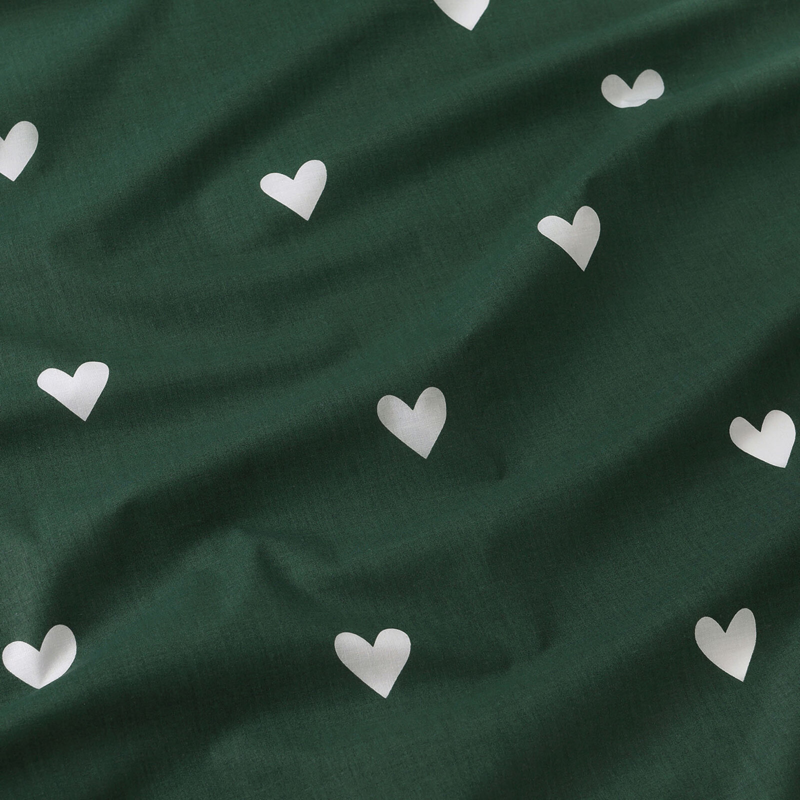 Weihnachtliches Spannbettlaken aus Baumwolle - Herzchen auf Dunkelgrün
