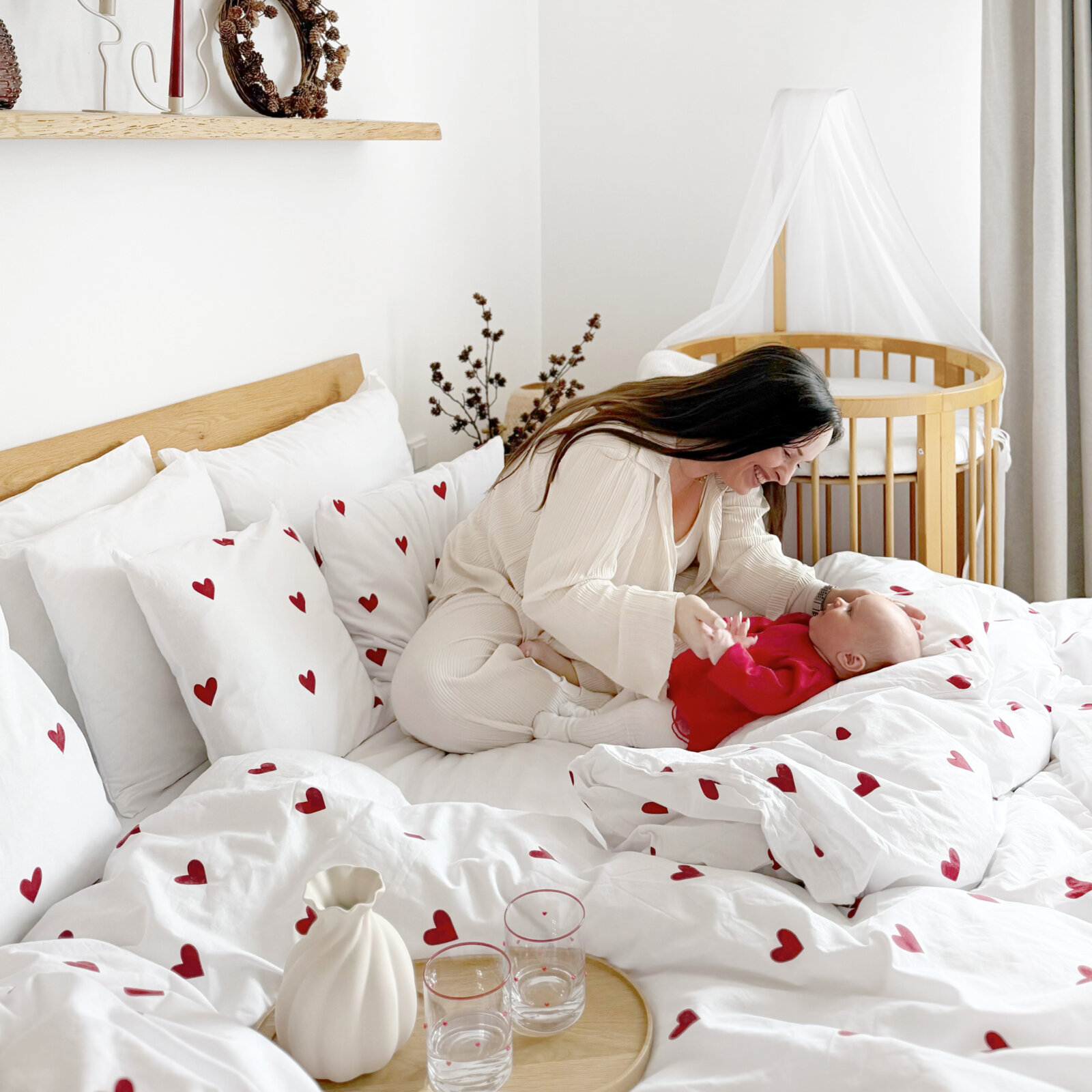 Bettwäsche aus Baumwolle - Rote Herzchen auf Weiß