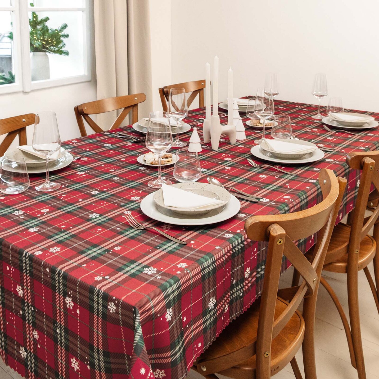 Eckige weihnachtliche Teflon-Tischdecke - Rotkariert mit Schneeflocken