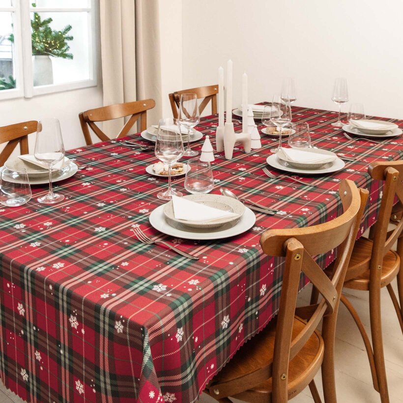 Eckige weihnachtliche Teflon-Tischdecke - Rotkariert mit Schneeflocken
