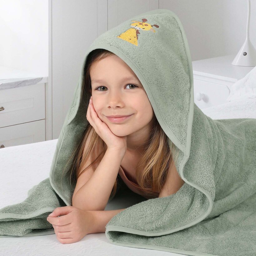 Frottee Babybadetuch mit Kapuze - Giraffe auf Salbei