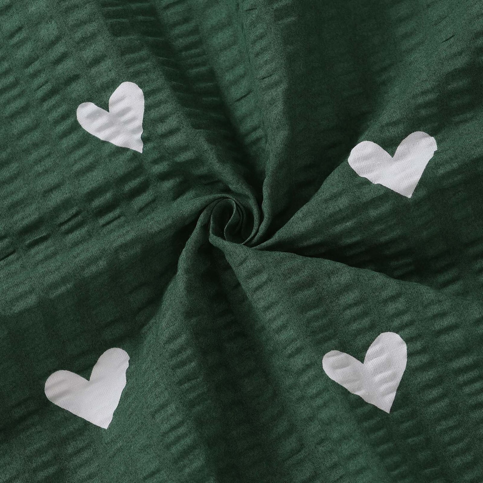 Weihnachtlicher Seersucker - Herzchen auf Dunkelgrün